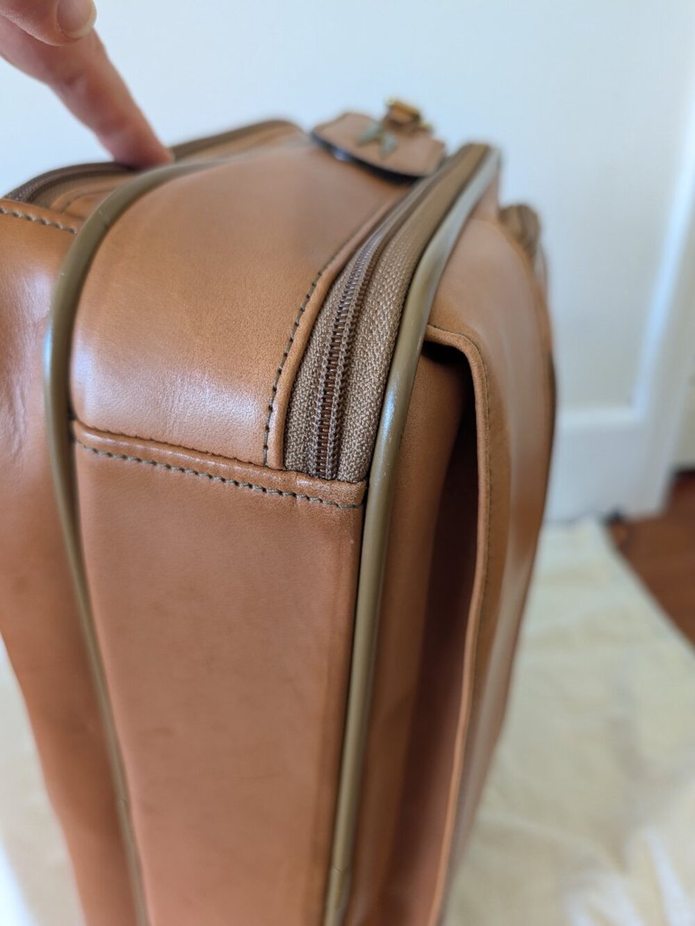 Hartmann Belting Leather Briefcase or Computer Case, Dual Compartment - Picture 6 of 16